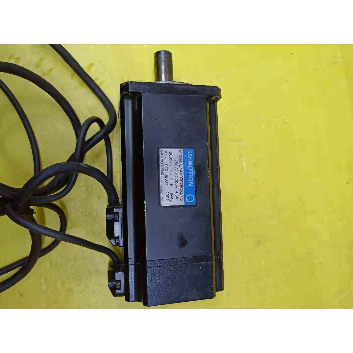 电机Q1AA07075DXS1S现货九成新如图已测试包好保三个月议价议价