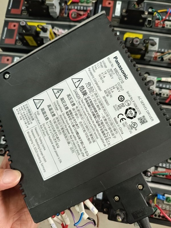 1月21日深圳处理一批松下A5伺服驱动器100W200W400W一批（合计24个）（广东深圳）网络拍卖公告