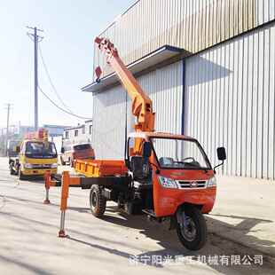 伸缩升降车载吊机60度旋转 25马力三轮随车吊折叠式