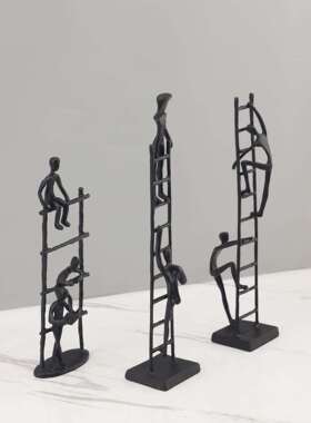 简约现代金属黑色攀客登软人物摆10089件样板房售楼部家装居厅创