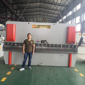 专业供应WC67Y-200T-200液压板料折弯机数控折弯机