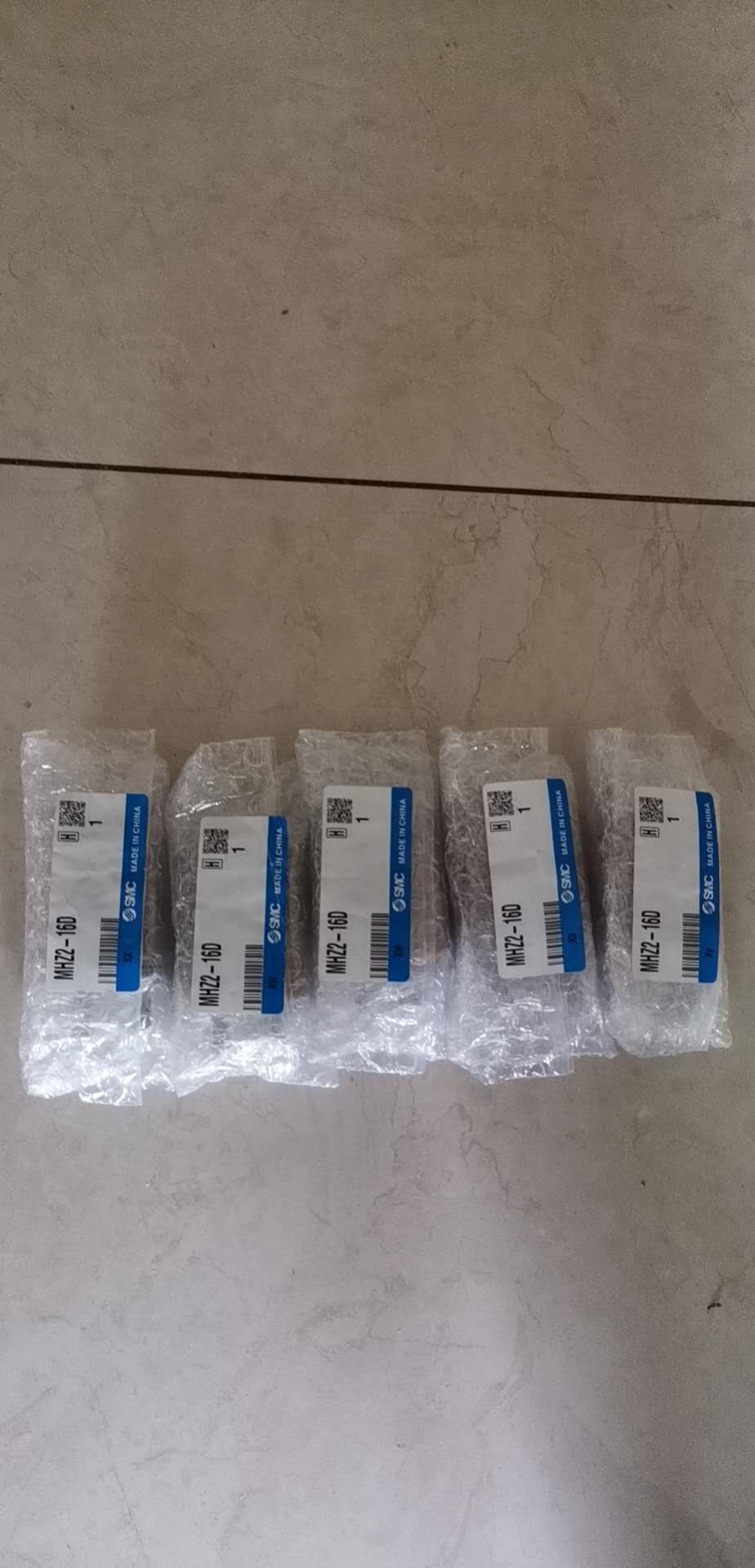 SMC手指气缸MHZ2-16D，全新原装未开封