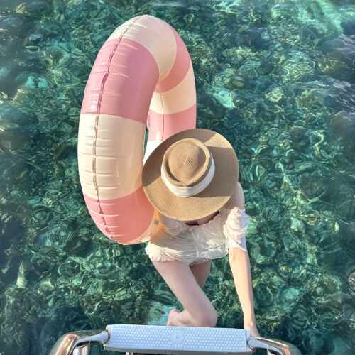 粉白拼色游泳圈成人防侧翻海边出片泳圈马尔代夫氛围感拍照道具.