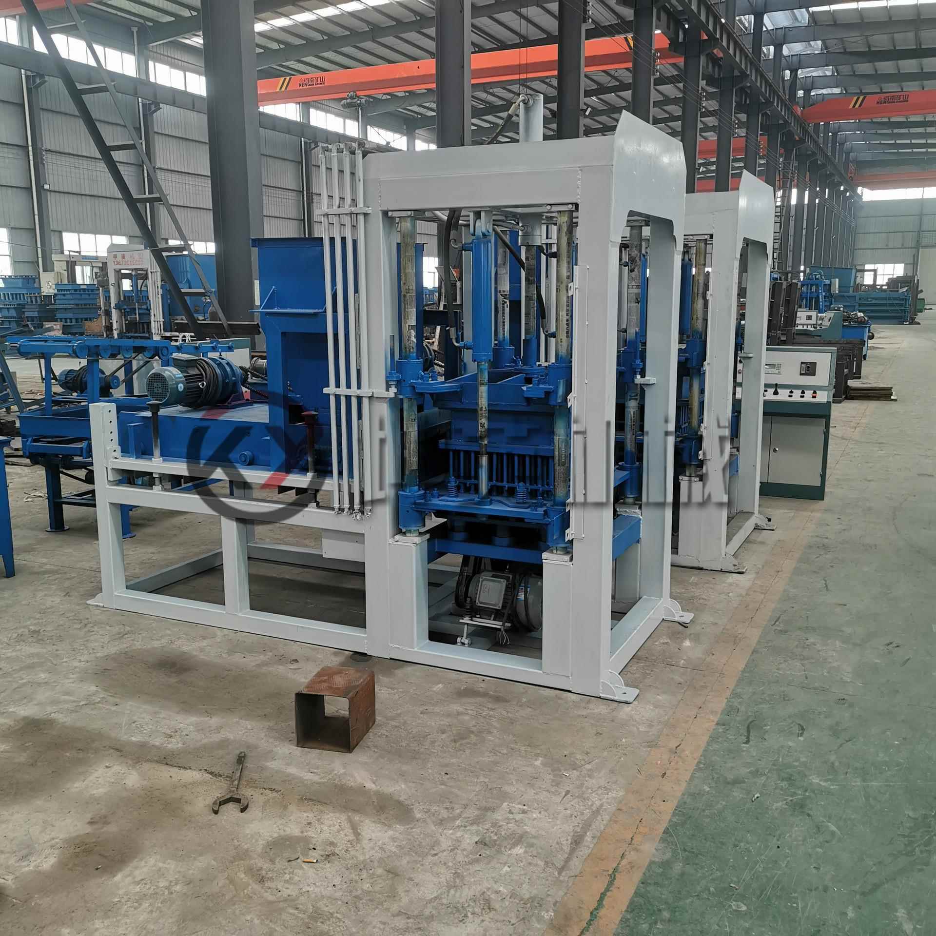 昆明液压自动混土烧砖机 小免型QT4-15水泥空凝心砖机 彩色全马路