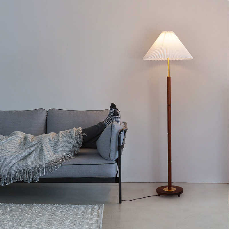 北欧简约轻奢客厅百褶全铜落地灯卧室床头美式复古胡桃木立式台灯