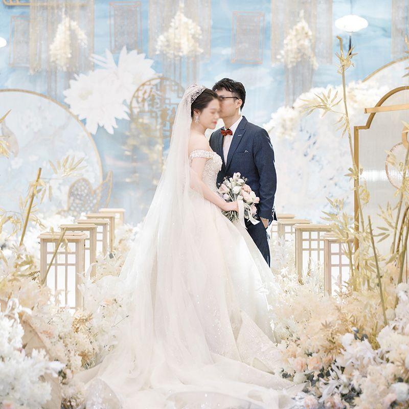 中式婚礼道具新款婚庆宫灯路引梅花方柱舞台布置现场装饰原木摆件