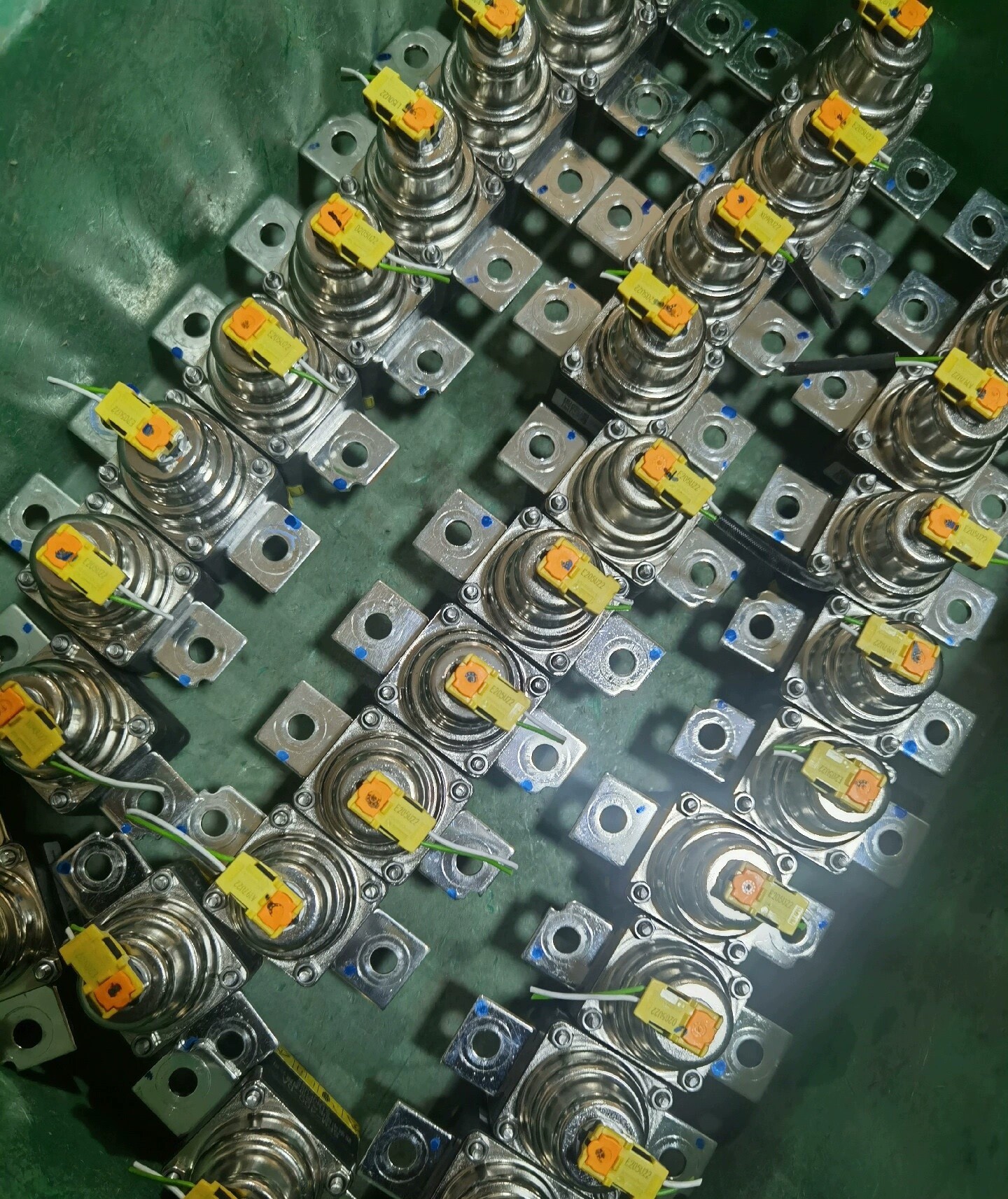 西安中熔出品的SFM-400-DA熔断器，适用于极氪001/