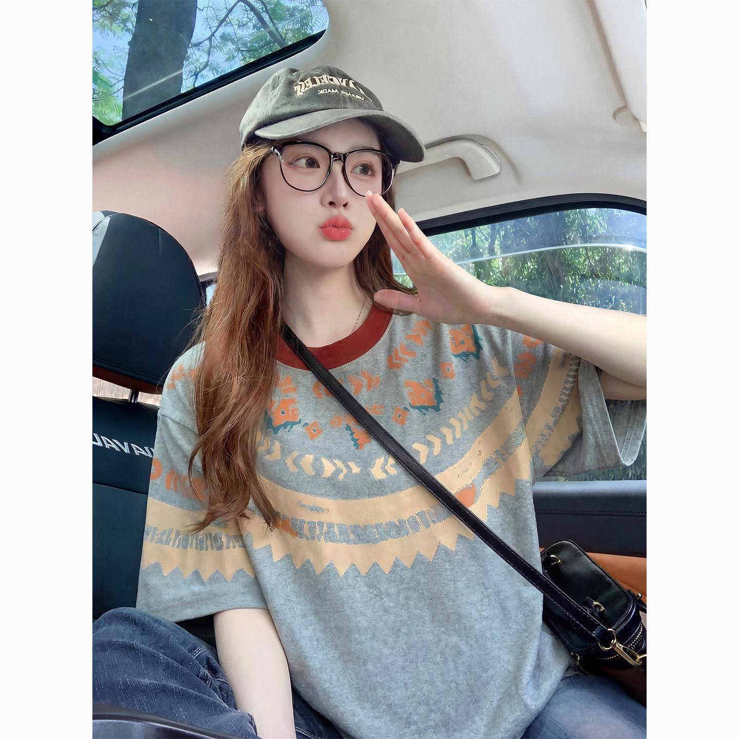 灰色复古印花短袖T恤女夏季2026新款宽松显瘦设计感百搭显瘦上衣