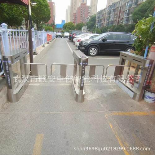 湖北景区防撞小摆闸加宽通道单向门人脸测温门禁一体机小区闸门