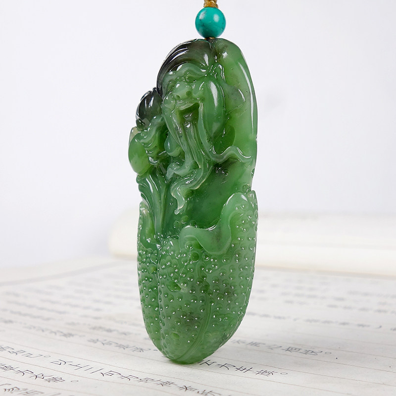W寿比南山保真新疆和田玉碧玉俄碧七号矿菠菜绿寿星挂件51.17g