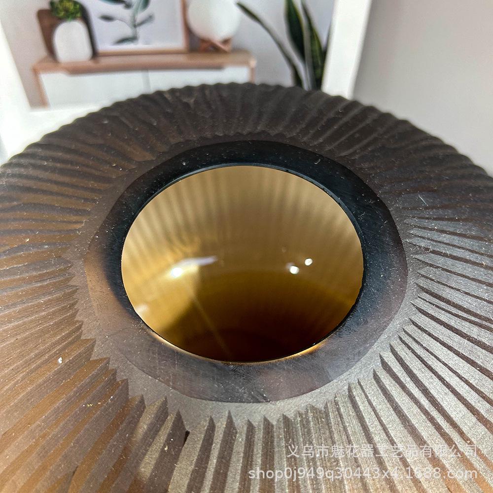 美式现代高级感磨刻竖纹琉璃花瓶办公室摆件样板间插花器高级装饰