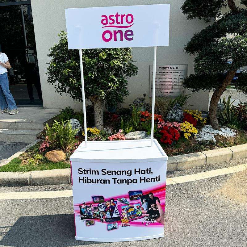 外贸PP促销台塑料展台展示桌弧形折叠吸塑注塑试吃桌品尝台商超