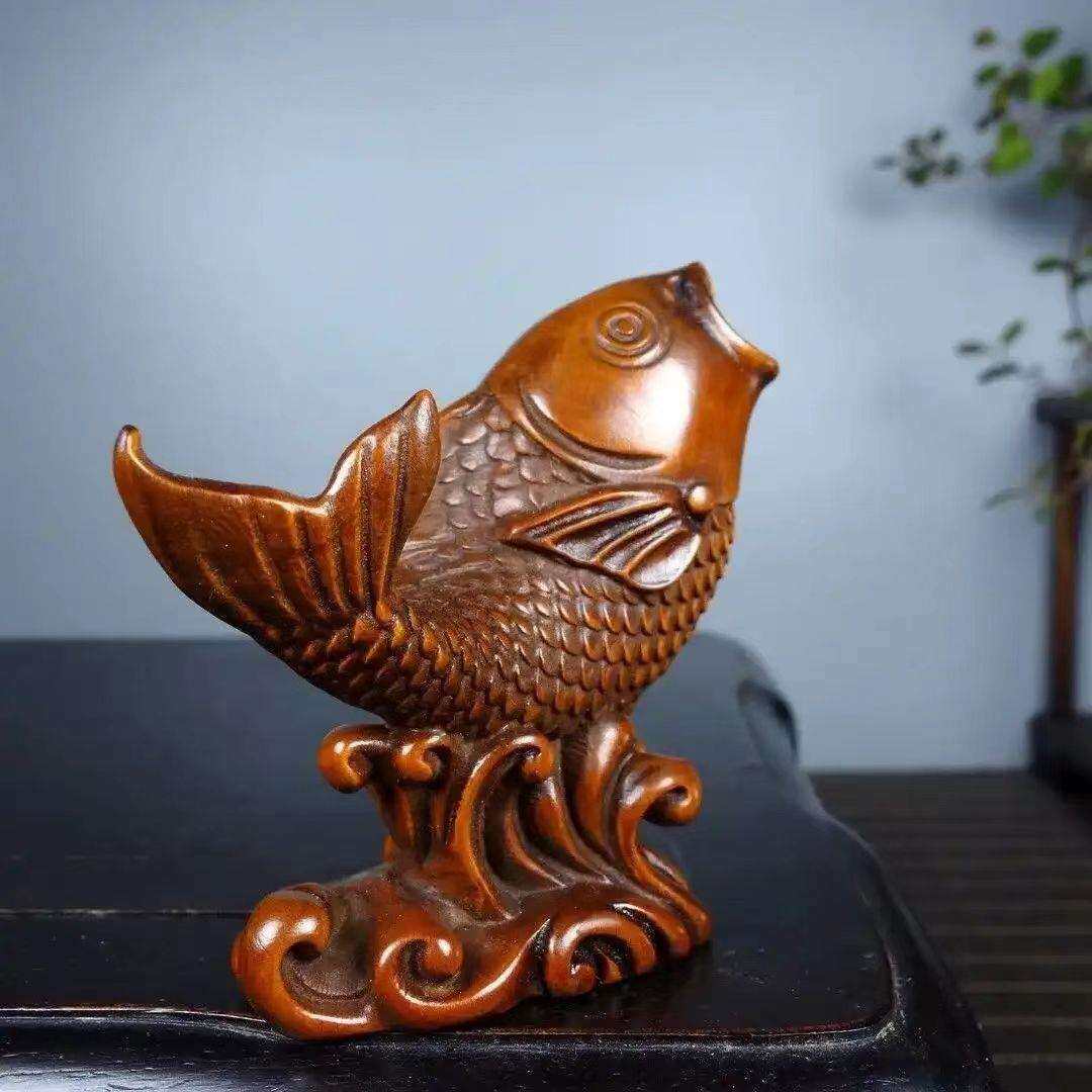 旧藏黄杨木雕刻鲤鱼跃龙门做旧仿古手把件实木招财摆件年年有鱼