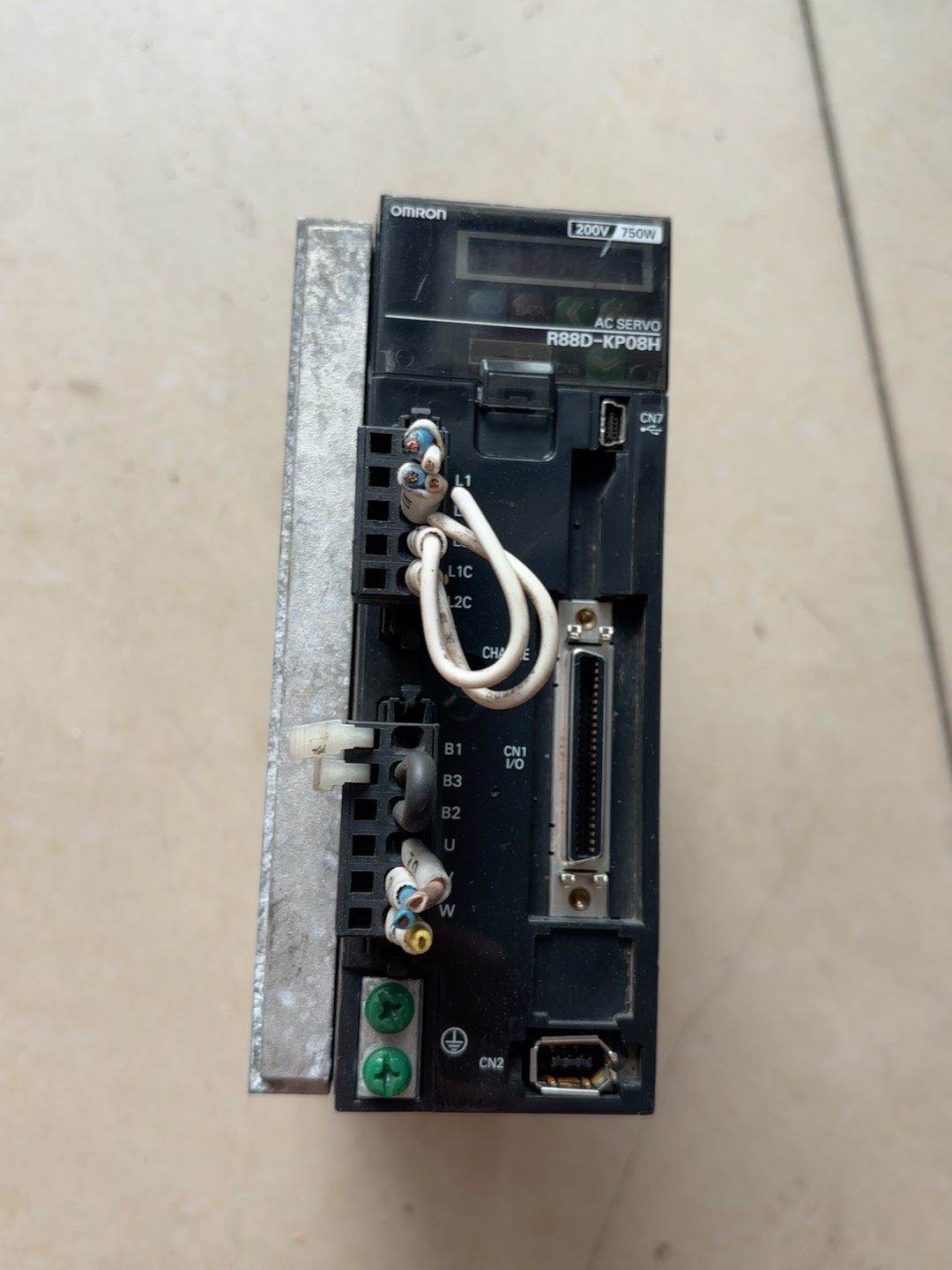 欧姆龙伺服750W驱动器:R88D-KP08H-Z