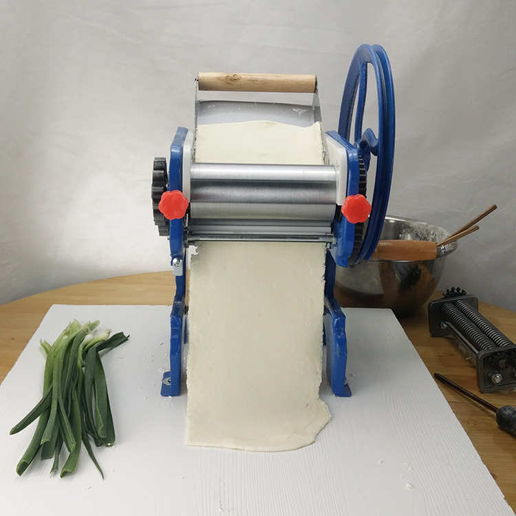 150型手动压面机家用轧面机手摇老式面条机小型滚花面辊机