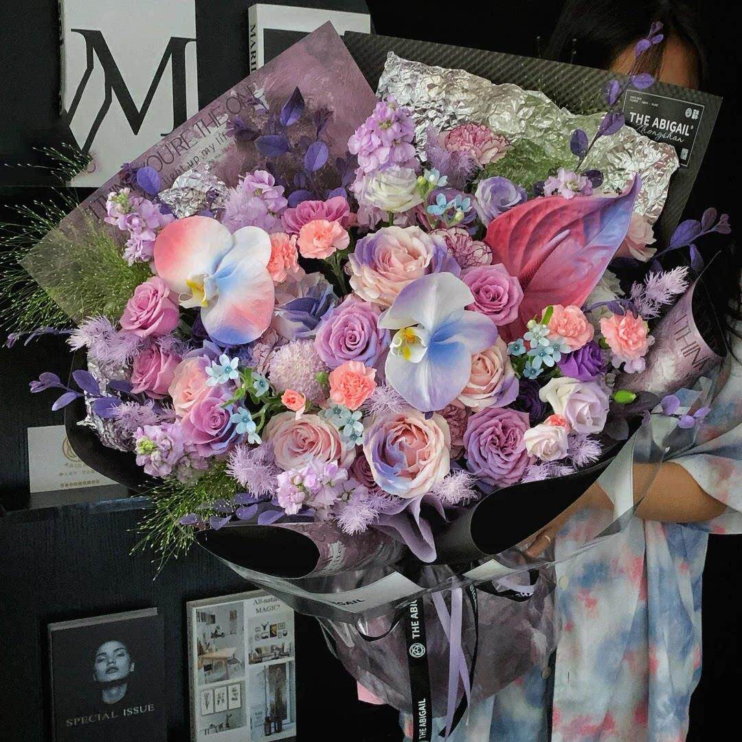 蝴蝶兰花束天津鲜花快递玫瑰北京送花郁金香送女友闺蜜生日花束