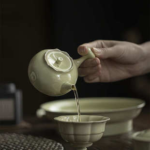 墨己仿宋绿釉侧把泡茶壶功夫茶具陶瓷花口手执壶球孔过滤文人器壶