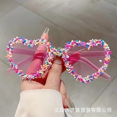 Women's Heart-Shaped Retro Vibe Sunglasses Cute Candy Pink