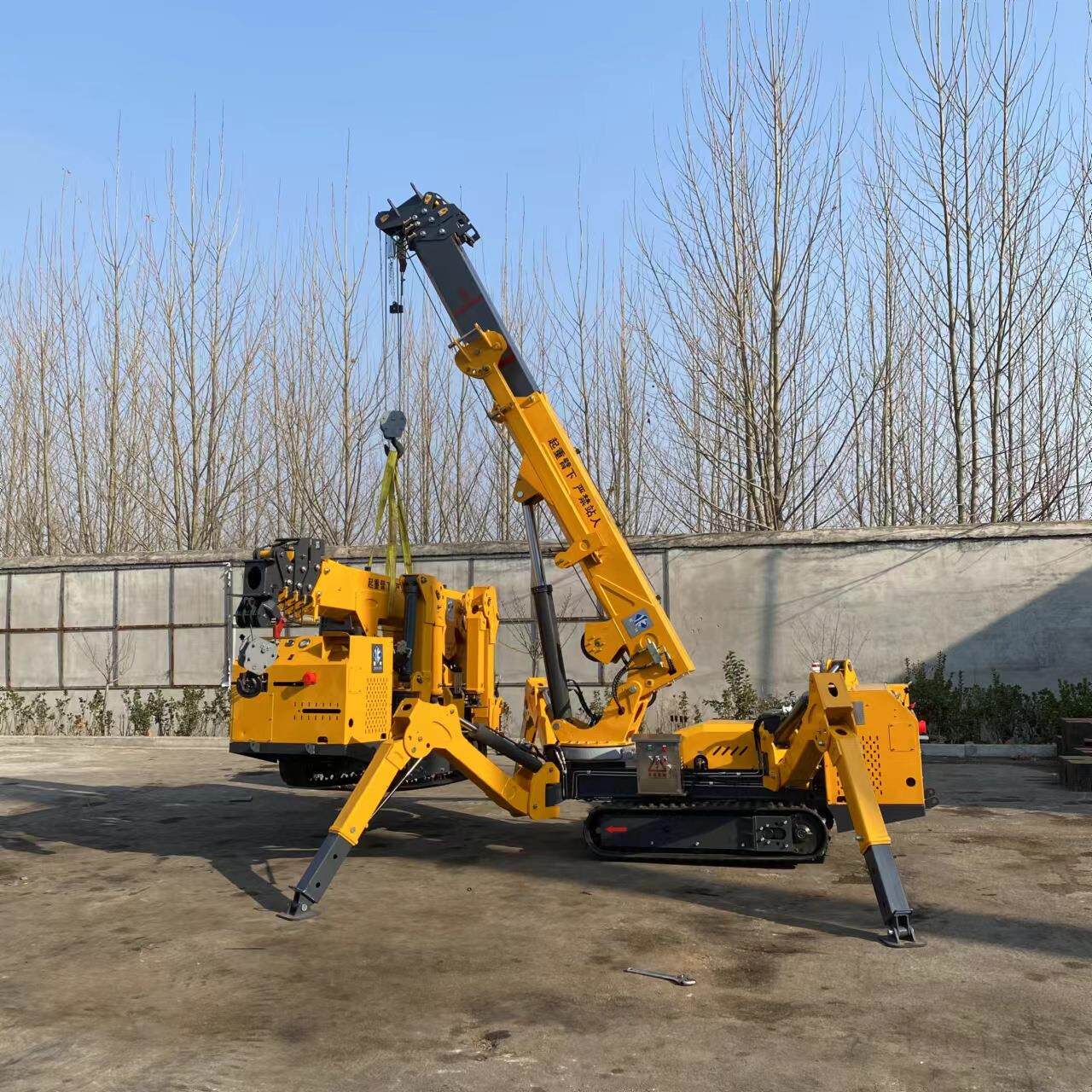 3T5T8T12T蜘蛛吊360°回转锰钢大臂起重机无线遥控履带式蜘蛛吊车