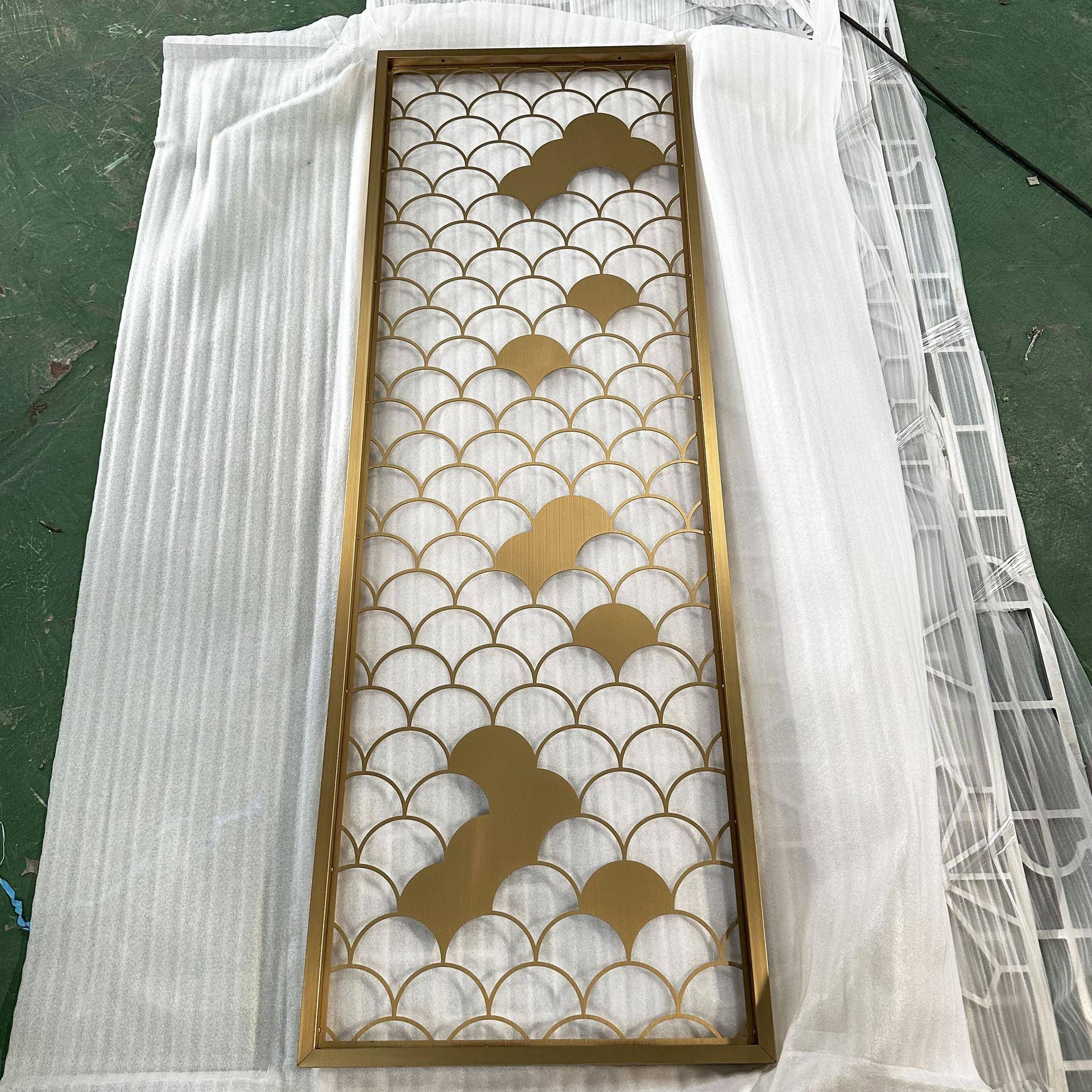 新中式镂空雕花隔断客厅入户正对门玄关装饰不锈钢花格屏风