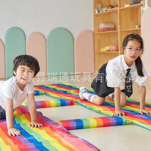 统儿童幼儿园户外器材彩虹桥吊桥活动体感道具游戏智能训练多彩