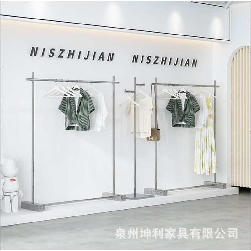服装店现代创意上墙展示架不锈钢水波纹挂衣服架子陈列道具中岛架