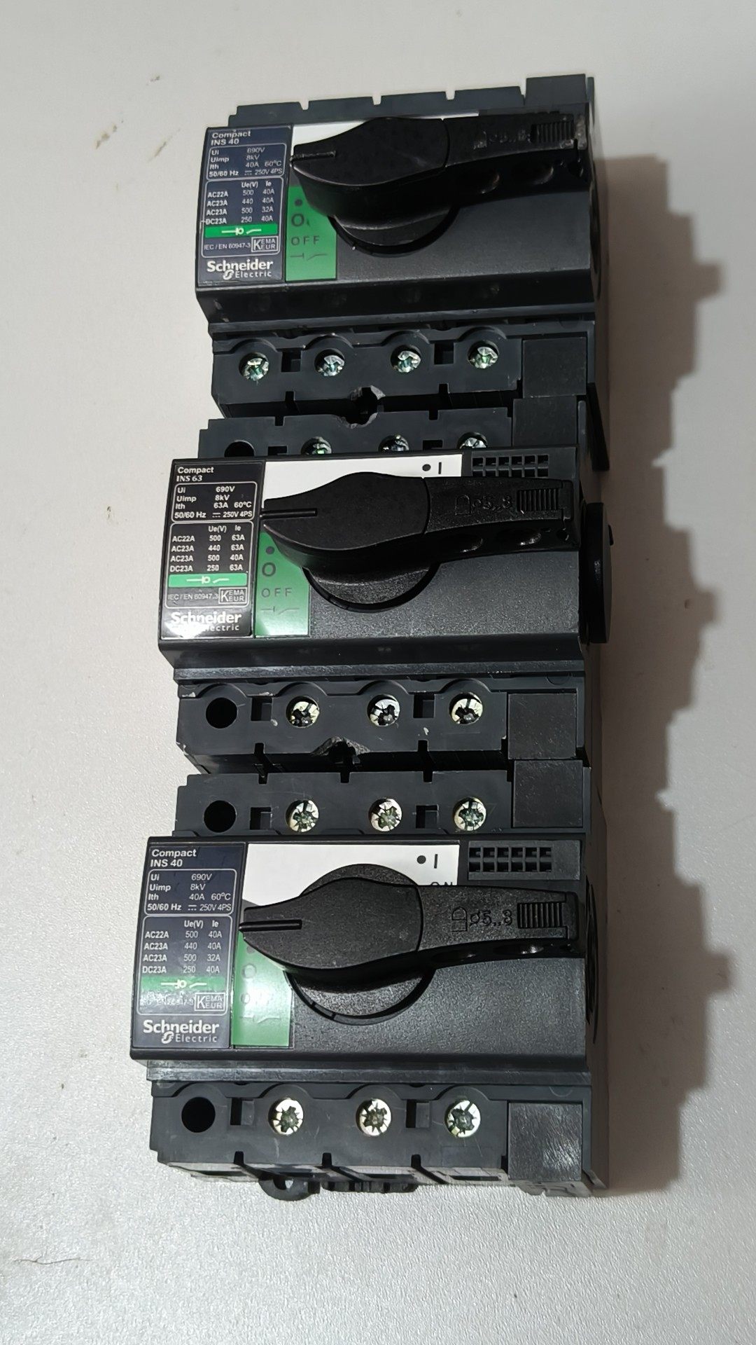 INS 40 施耐德隔离开关 3P 40A 数量3台