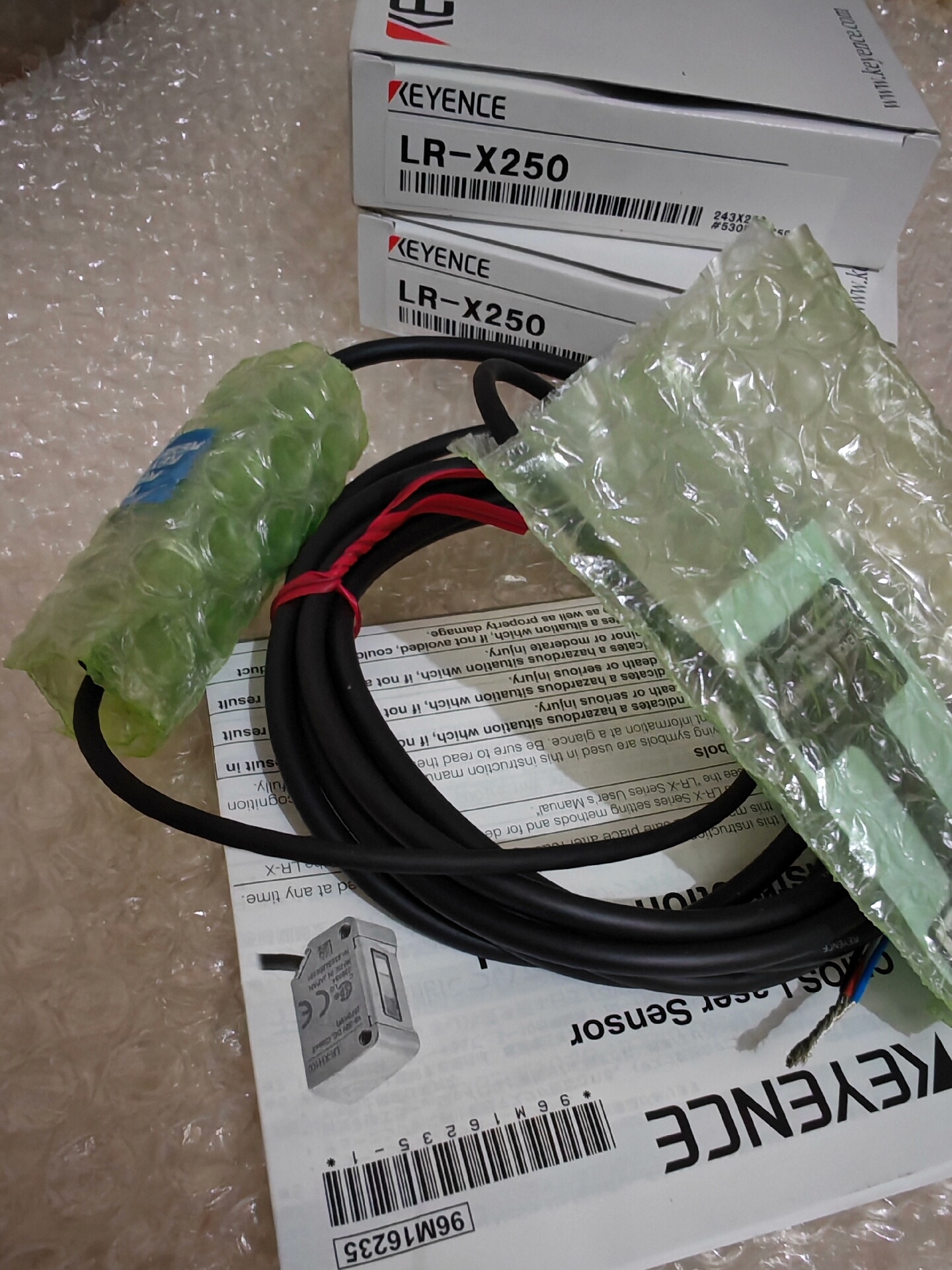 基恩士LR-X250  激光传感器，全新正品，实物如图，标价