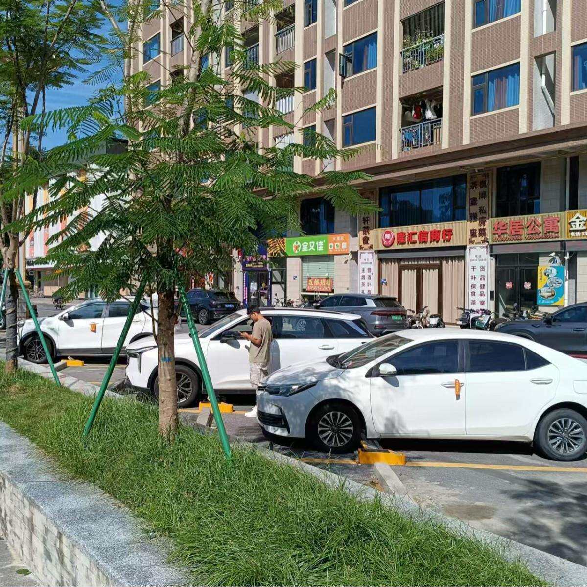 路边车位无人值守扫码付款共享智能车位锁停车场自动智能地锁