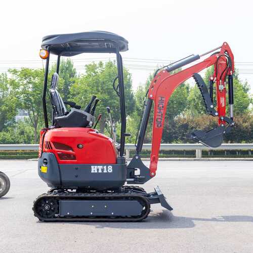源头厂家直供小型多功能挖掘机 HT18型农用钩机松土器果园挖沟机