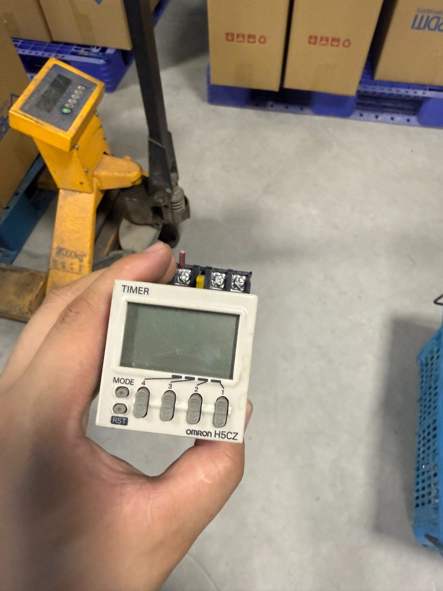 欧姆龙计时器型号H5CZ-L8，数量一个，拆机如图需要联系