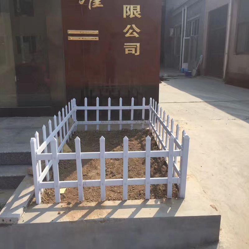 生产定制PVC草坪护栏绿化带围栏PVC塑钢社区隔离栏庭院围栏
