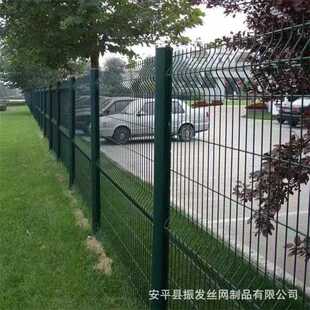 直销新款昆明大量小区桃型柱护栏网 三折弯车间防撞围墙护栏网