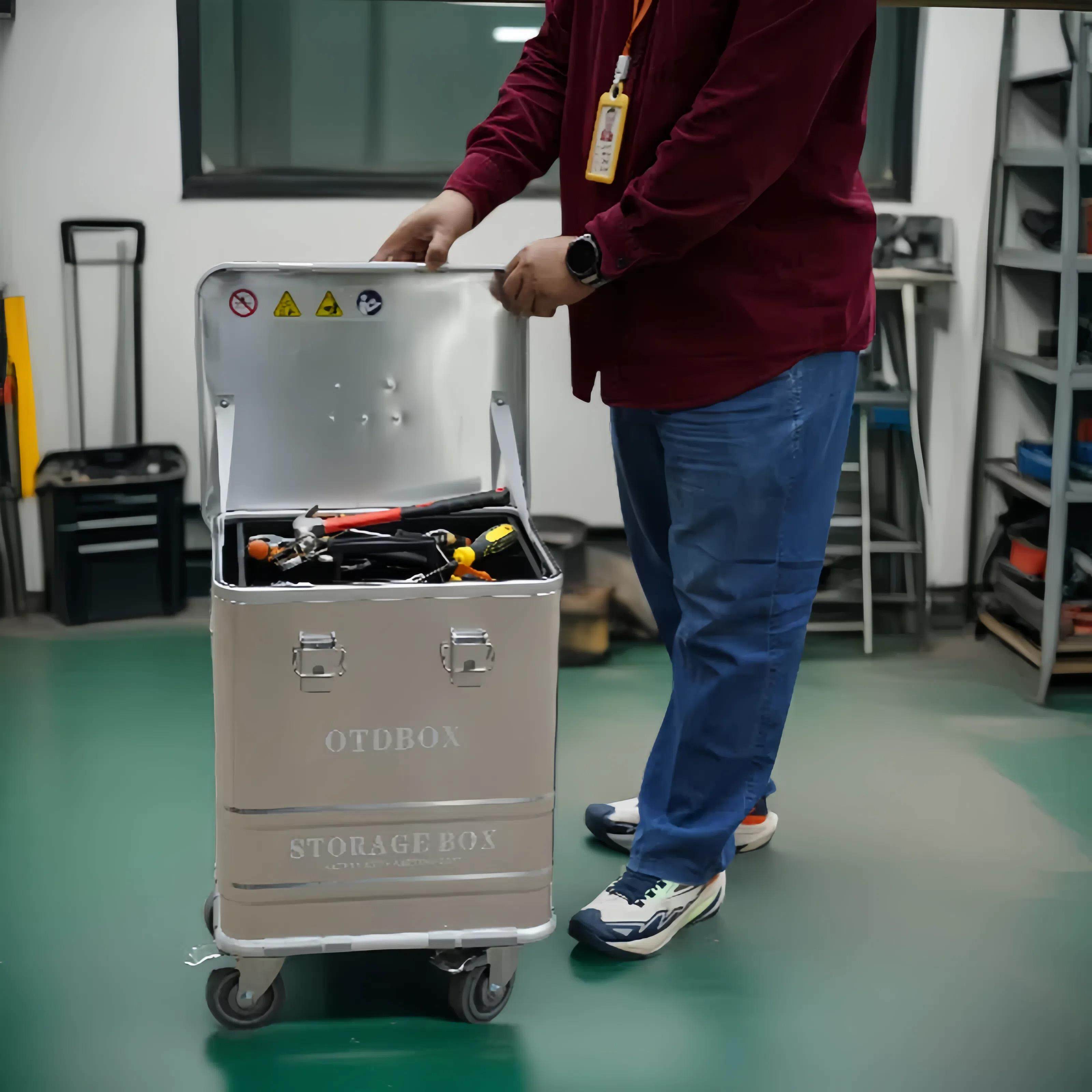 万向轮移动推拉工具箱工业级拉杆箱仪器设备家俱维修美容补漆箱子