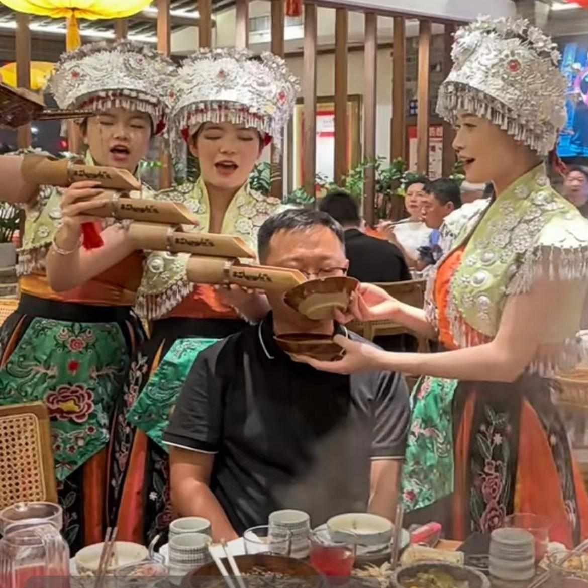 定制碳化竹高山流水竹筒酒具贵州西江苗寨演出大型团建活动道具