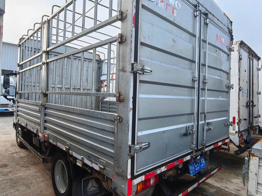 3月7日济宁市鲁H5S7J9豪沃牌轻型仓栅式货车网络拍卖公告