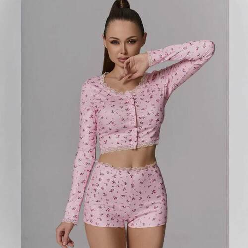 Set of round neck tops, shorts, home clothes
