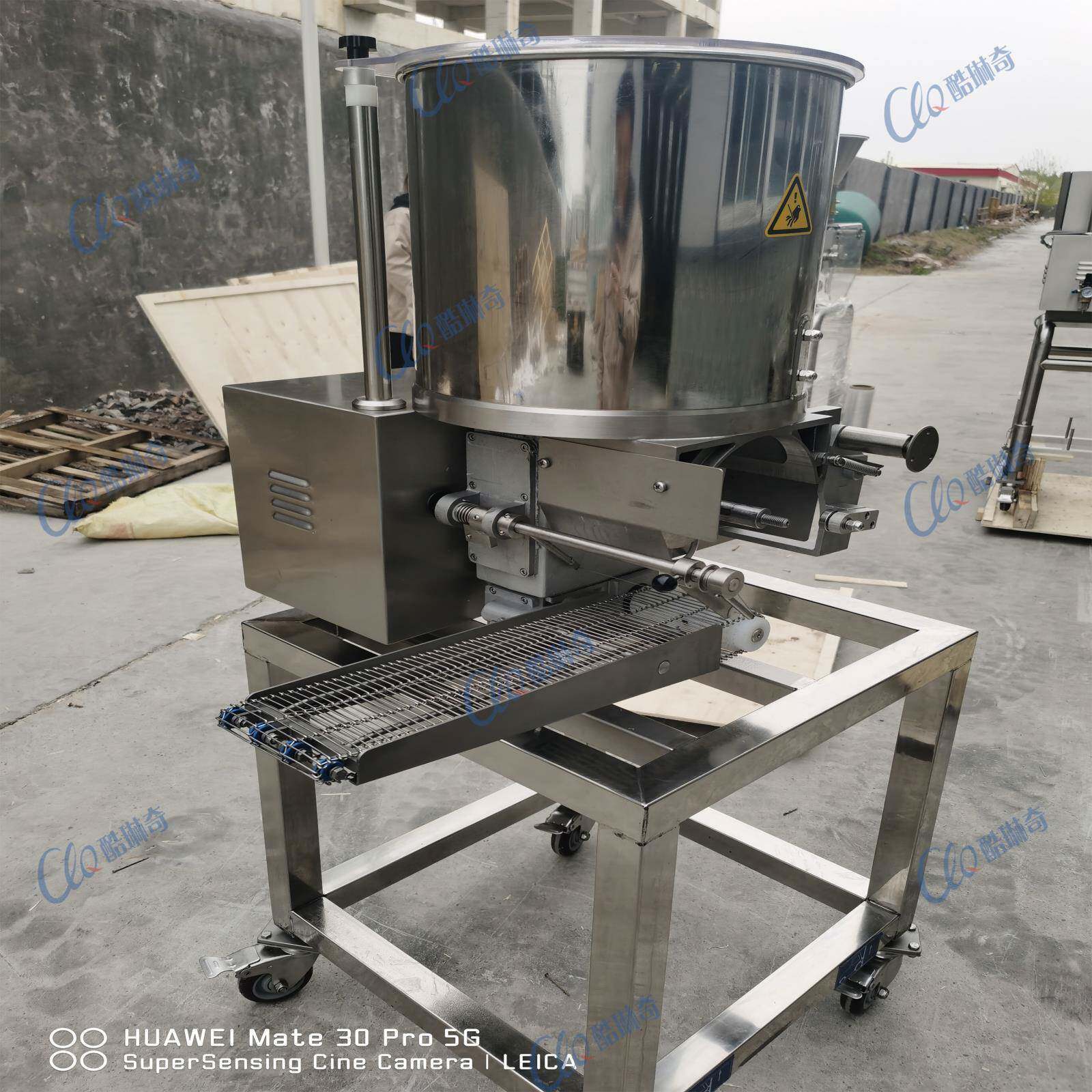 商用全自动汉堡肉饼成型机碎肉泥重组肉饼设备鱼肉饼机自动肉饼