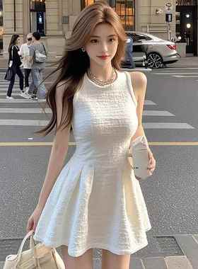 白色圆领无袖连衣裙女夏季法式气质千金名媛洋气高短精致性感短裙
