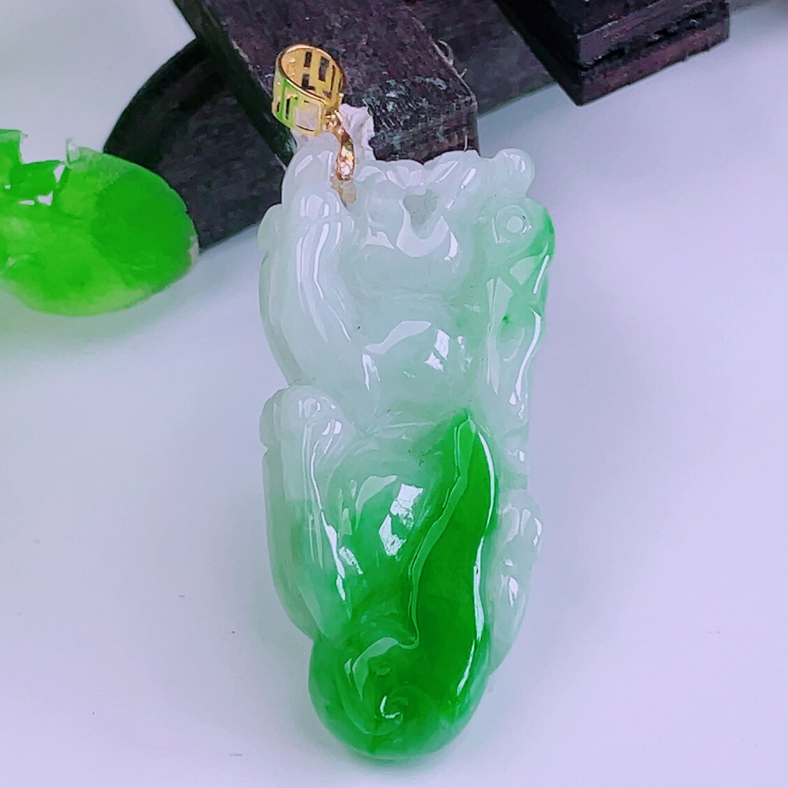 缅甸天然真品翡翠18k金扣头冰飘绿花高端精品珠宝闪拍貔貅玉吊坠
