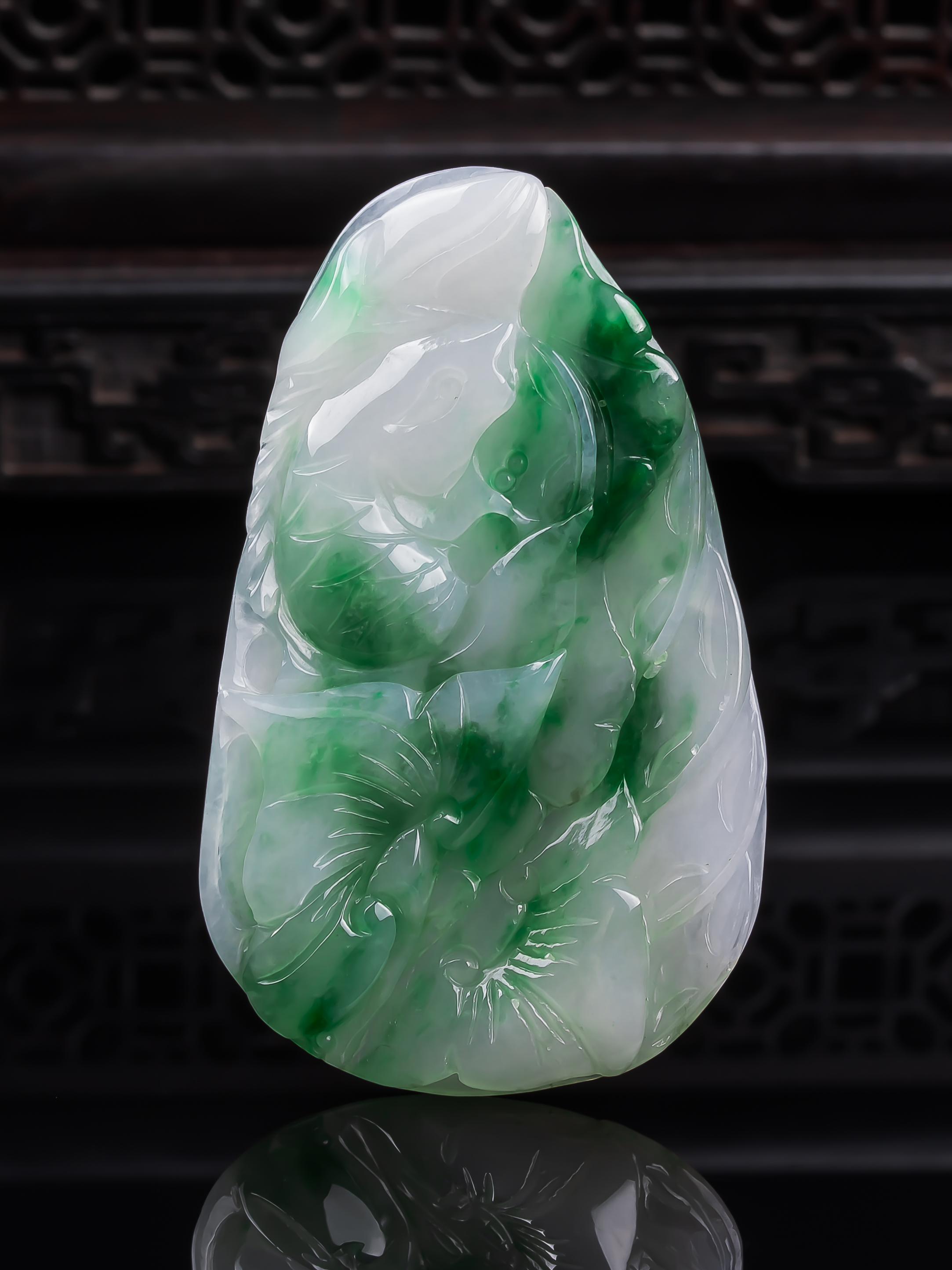 天然真品翡翠正品 冰水润细腻冰飘绿飘色精雕荷花牌吊坠 18.73g