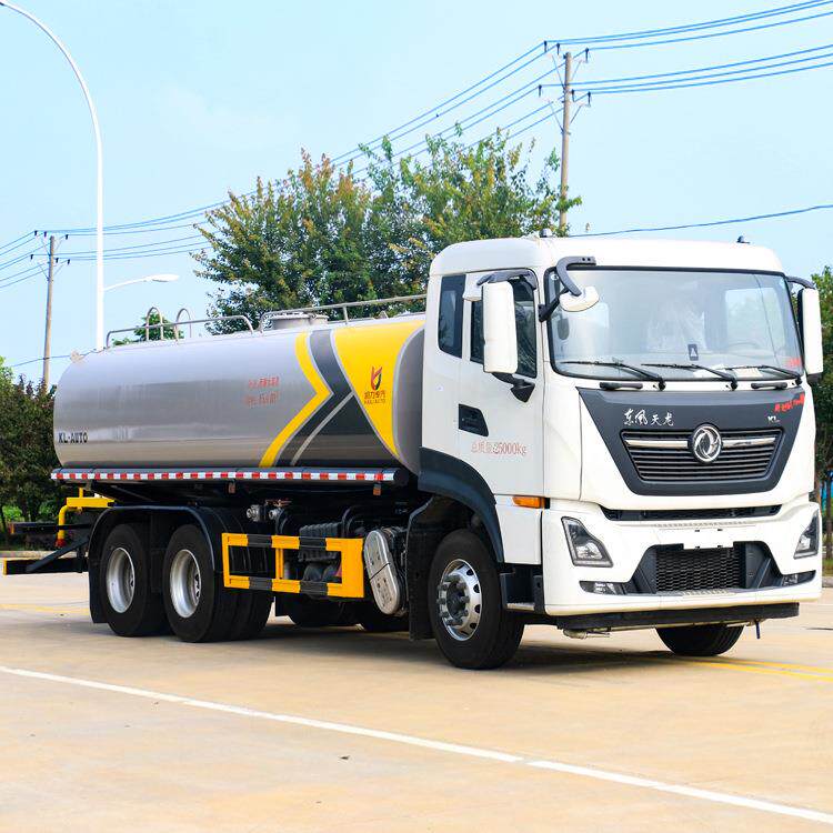 国六多功能洒水车3吨5吨洒水车90米雾炮车价格便宜