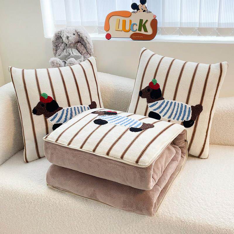 腊肠狗汽车抱枕被子两用冬天加厚珊瑚牛奶绒办公室午休毯子二合一