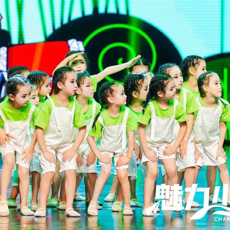 幼儿园表演童真时代舞蹈服六一儿童小美满演出服装新款背带裤套装