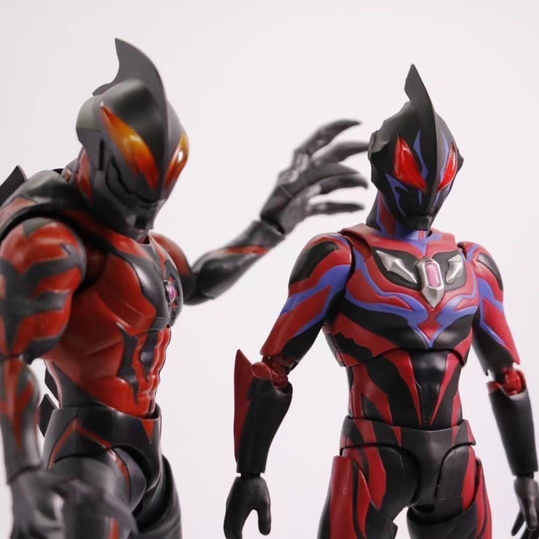 布莱泽塔赛罗SHF奥特曼变形玩具