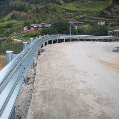 安徽厂两公设三波护栏家板道路公路安全施GR-B-4E波形护栏高速乡