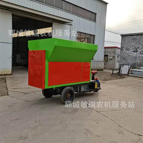 出售小型三轮喂料机农用养殖场喂牛车电动牛羊喂料撒料车