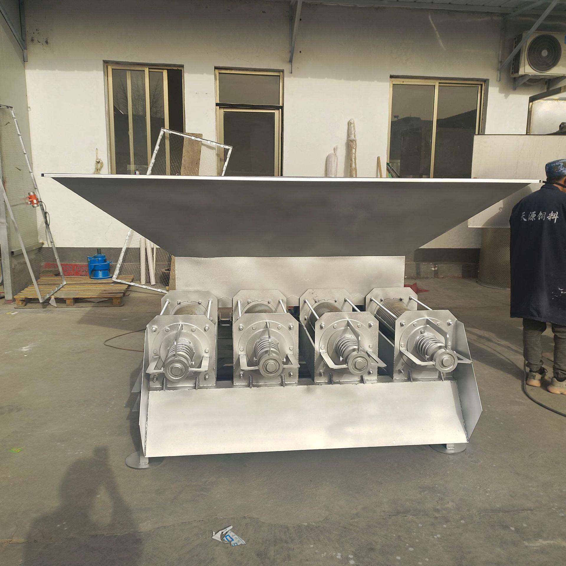 多连体铲车上料粪便脱水机牛粪干湿分离机四联体牛粪干湿分离机