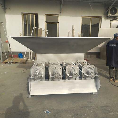 多连体铲车上料粪便脱水机牛粪干湿分离机四联体牛粪干湿分离机