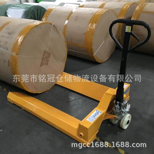 手动叉车厂家生产供应纸筒叉车便捷纸卷搬运车操作简单手动叉车